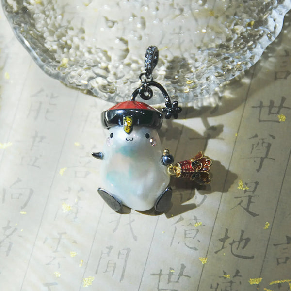 BAROQUE PEARL TINY LUCKY SEAL